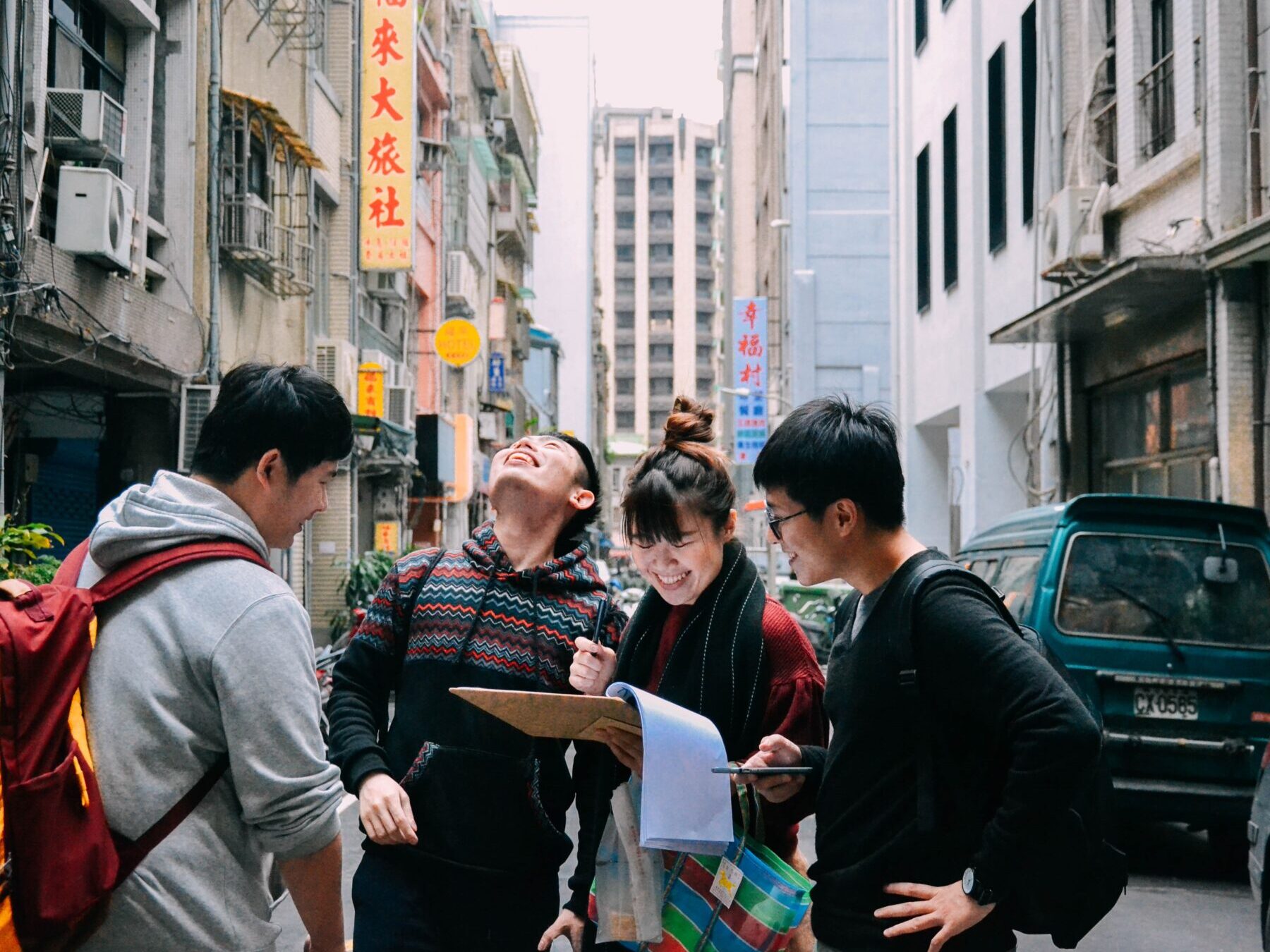 透過設計好的活動，讓跨部門同事有機會互動，如何建立好的團隊活動，增加團隊凝聚力